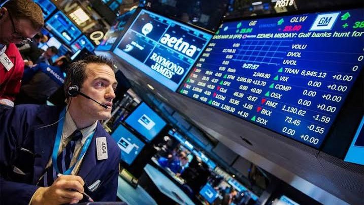 وول ستريت تستقر بعد ارتفاعات ملحوظة مع تراجع حاد في أسعار الذهب والفضة