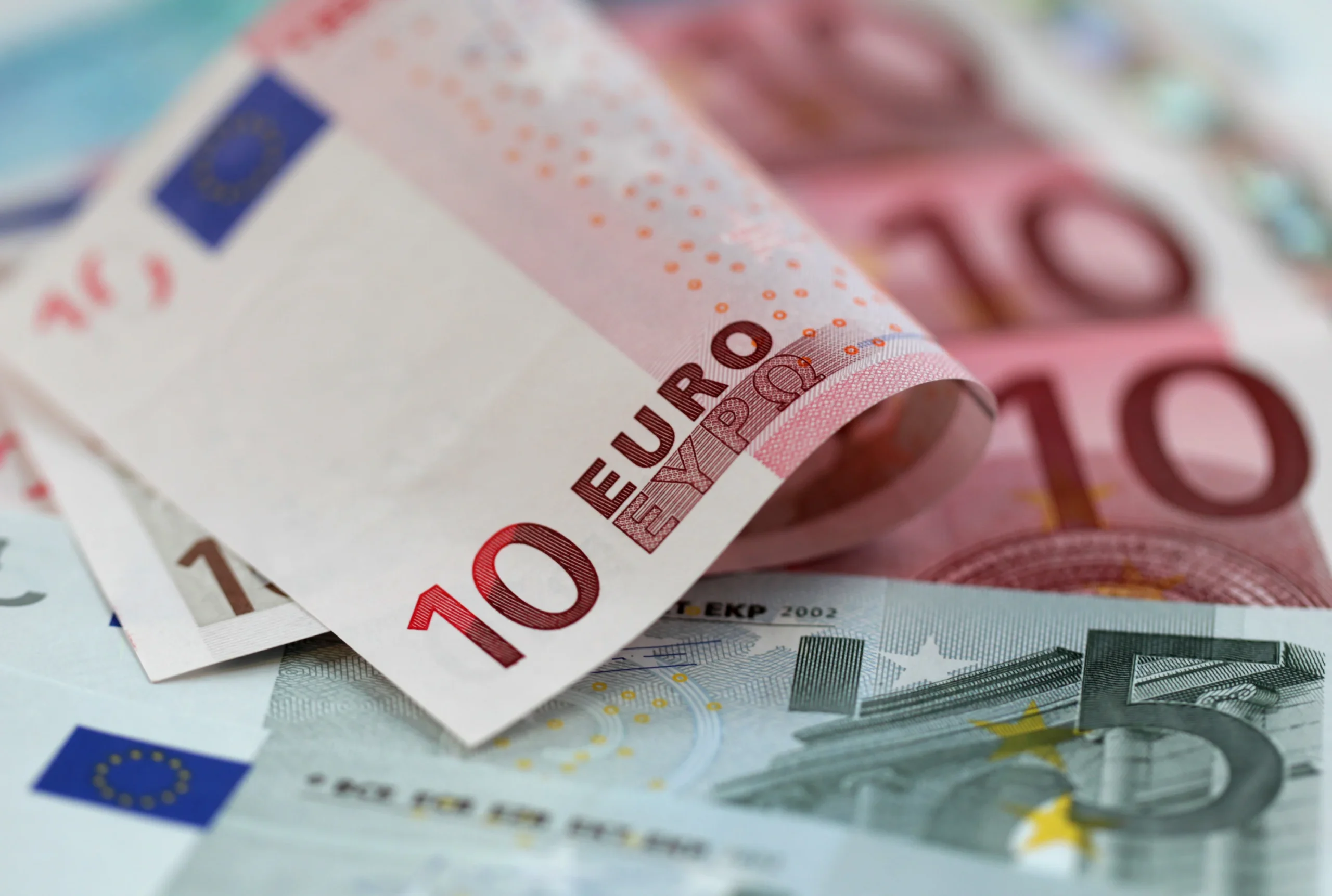 سعر اليورو مقابل الجنيه المصري اليوم الأحد 30 نوفمبر 2025 وآخر تحديثات الأسعار