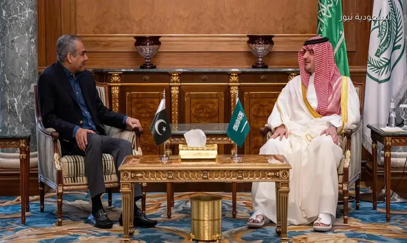 وزير الداخلية يبحث مع نظيره الباكستاني التعاون الأمني في مكة المكرمة