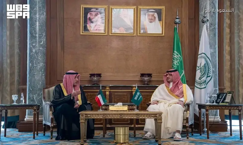 الأمير عبد العزيز بن سعود يبحث مع وزير الداخلية الكويتي التنسيق الأمني بين البلدين