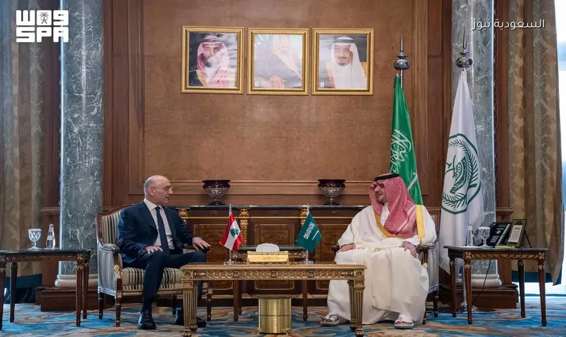 الأمير عبد العزيز بن سعود يستقبل وزير الداخلية اللبناني في مكة ويبحثان التعاون الأمني
