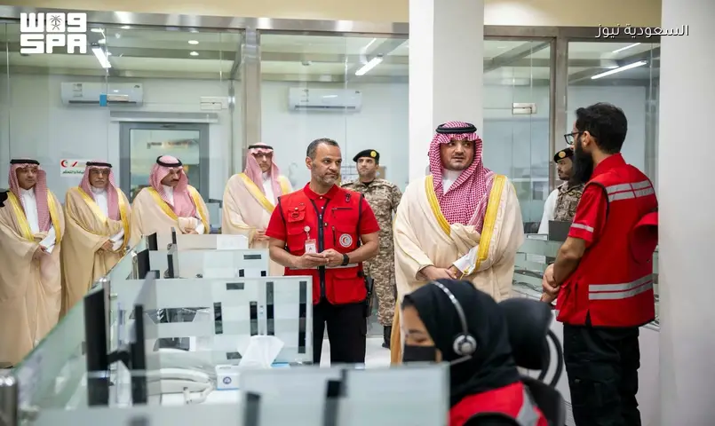 وزير الداخلية يطلع على عمل مركز الإخلاء الطبي والقيادة والتحكم في الهلال الأحمر